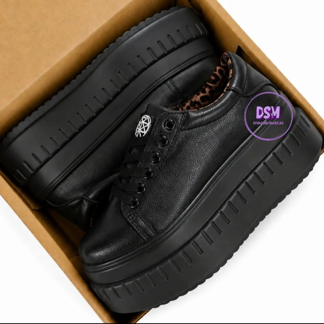 ZAPATILLA PLATAFORMA NEGRA CORAZÓN
