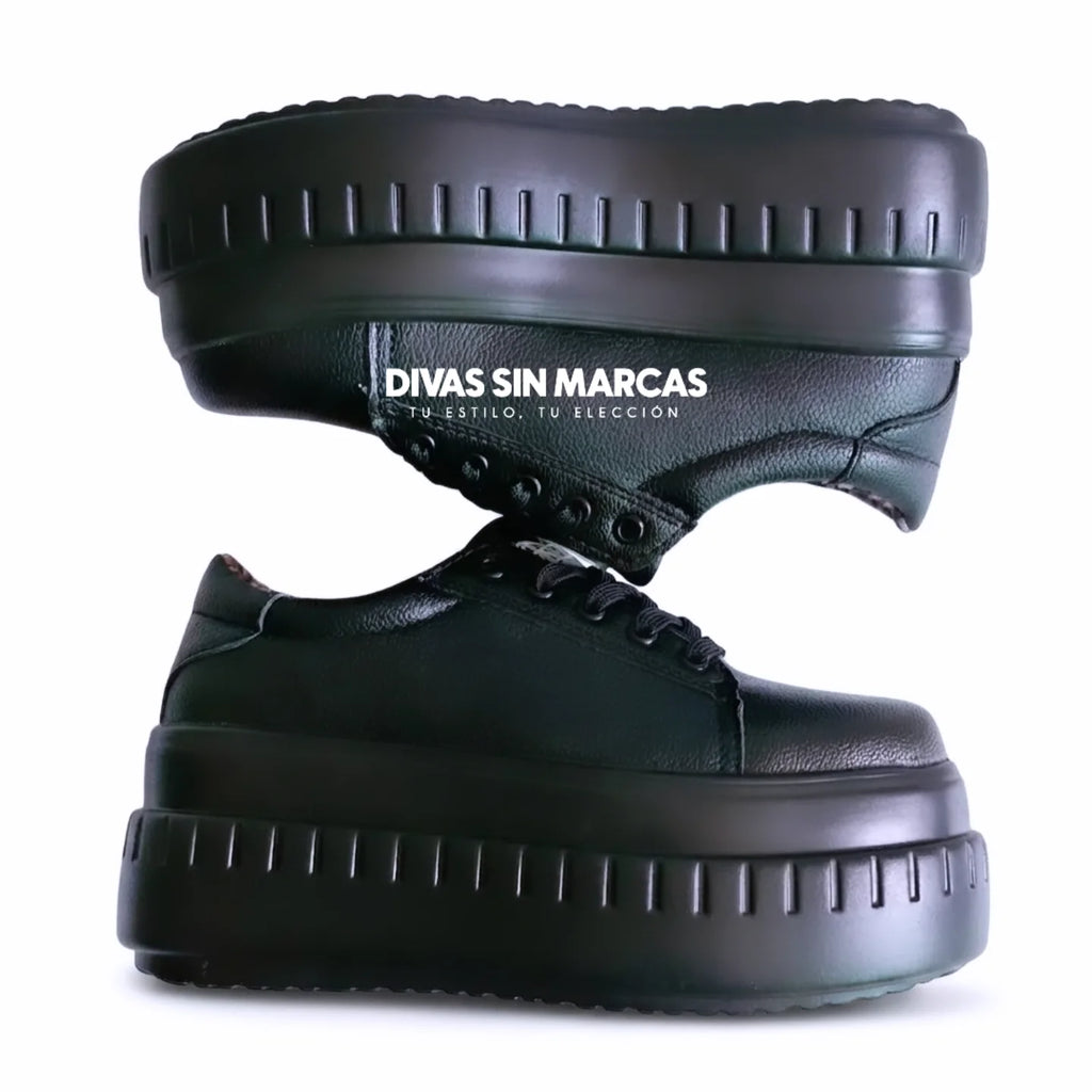 ZAPATILLA PLATAFORMA NEGRA CORAZÓN