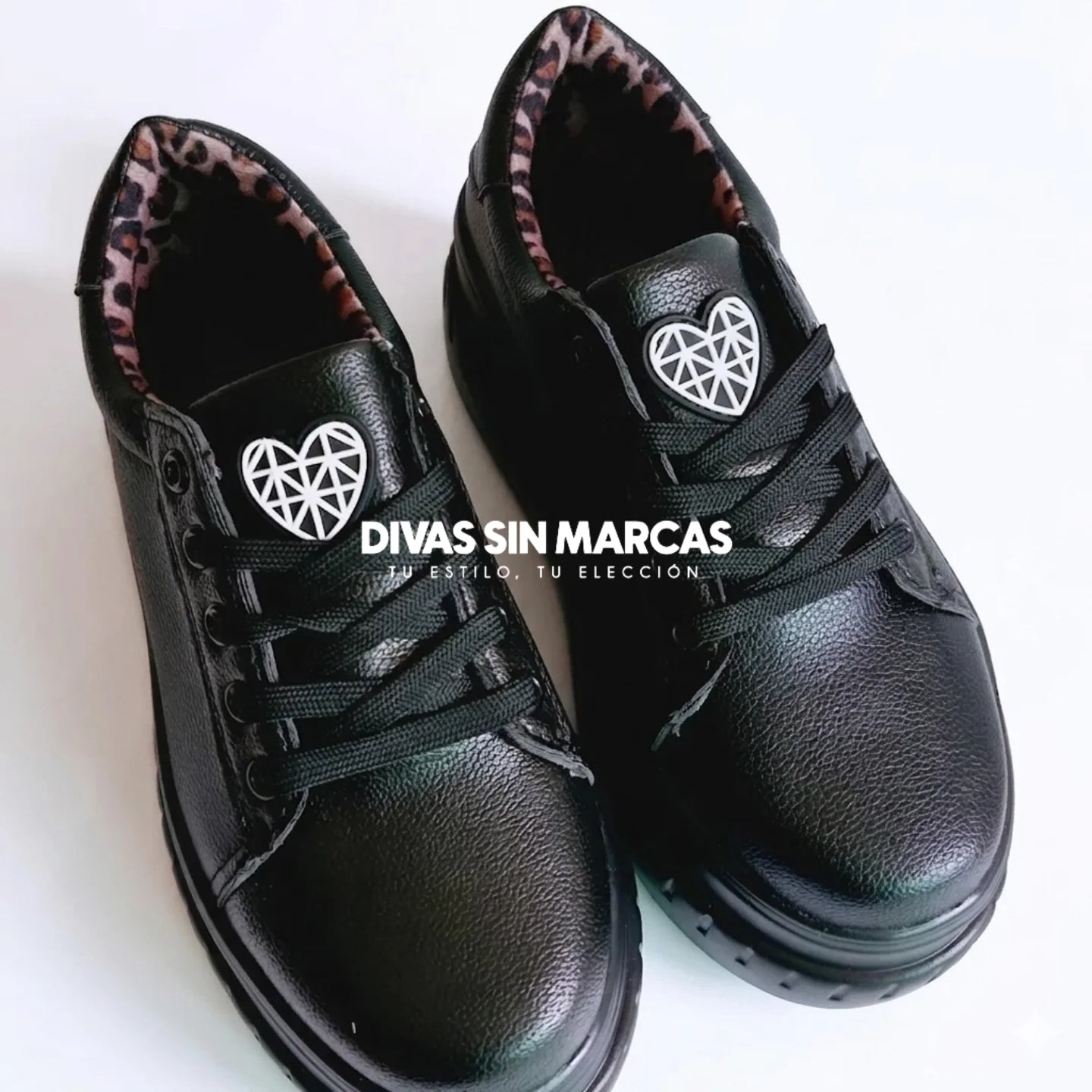 ZAPATILLA PLATAFORMA NEGRA CORAZÓN