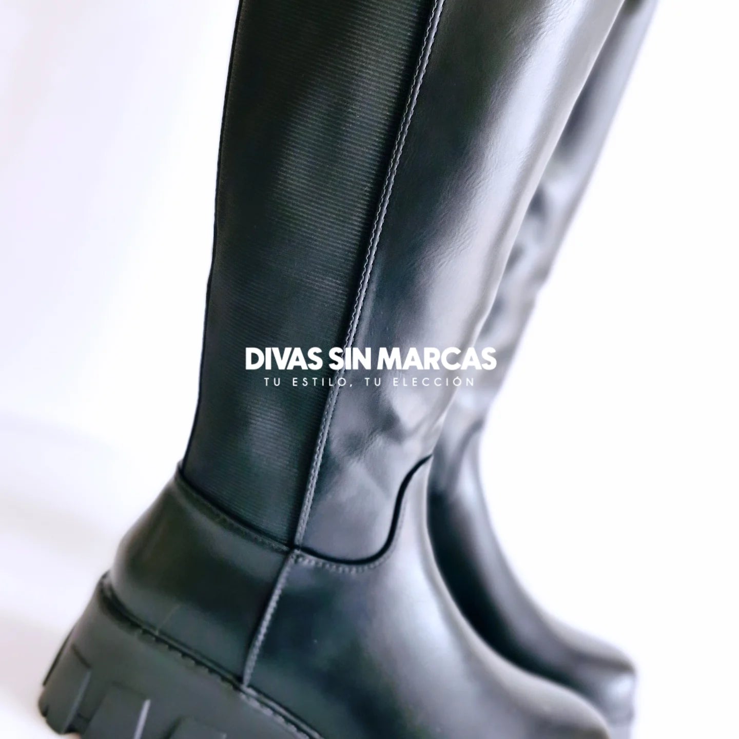 BOTA LISA NEGRA TEJIDO ELÁSTICO