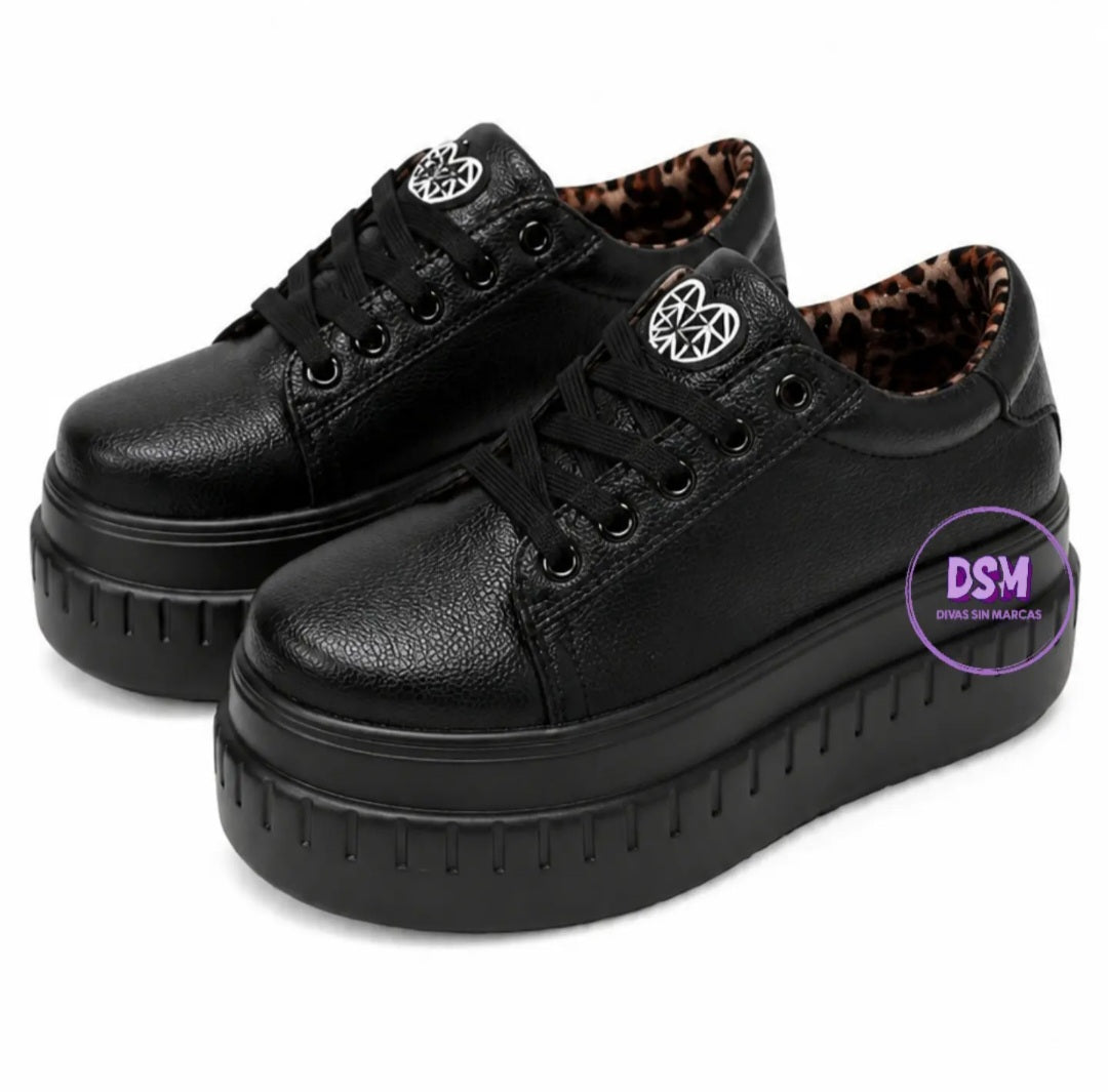 ZAPATILLA PLATAFORMA NEGRA CORAZÓN