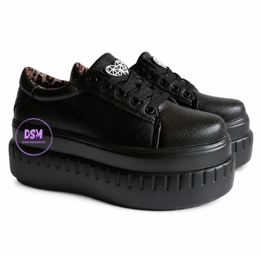 ZAPATILLA PLATAFORMA NEGRA CORAZÓN